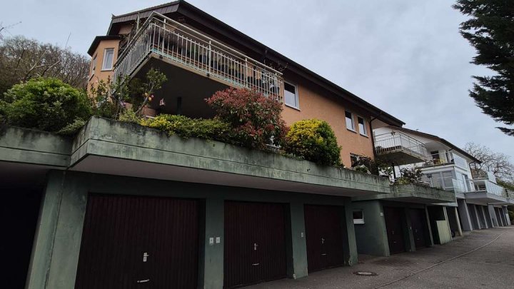 Rückzugsort über den Dächern – Gemütliche 3,5 Zimmer mit Balkon (Niefern-Vorort)