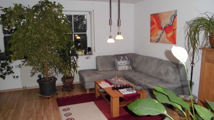 Rückzugsort über den Dächern – Gemütliche 3,5 Zimmer mit Balkon (Niefern-Vorort)