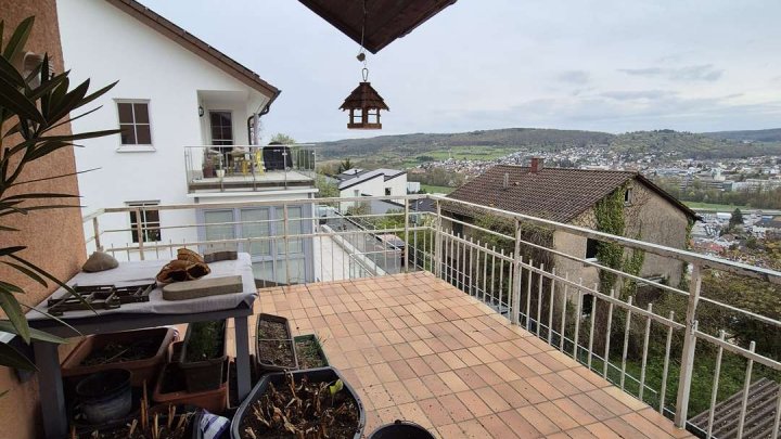 Rückzugsort über den Dächern – Gemütliche 3,5 Zimmer mit Balkon (Niefern-Vorort)