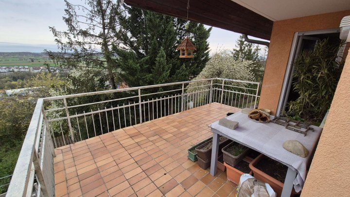 Rückzugsort über den Dächern – Gemütliche 3,5 Zimmer mit Balkon (Niefern-Vorort)