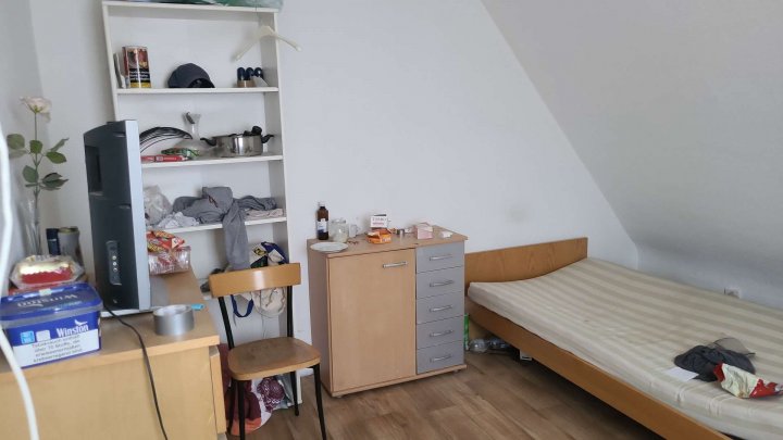 Sanierungsbedürftige Doppelhaushälfte mit Schuppen