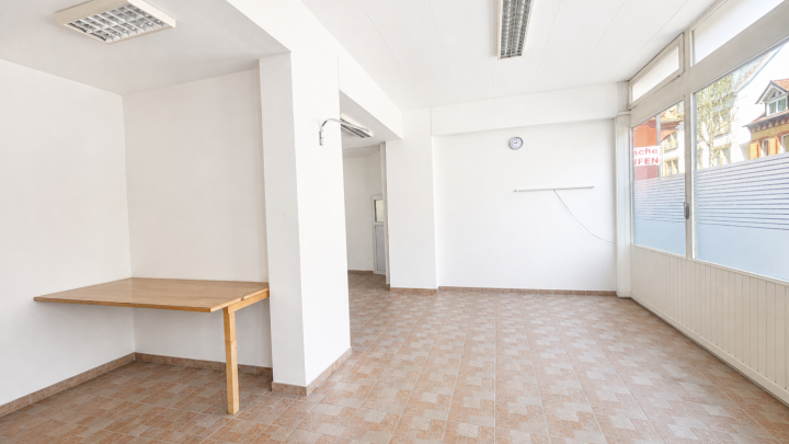 Gewerbe oder Wohnen – 119 m² EG, 8 Parkplätze, bis 8 % Rendite im Sanierungsgebiet