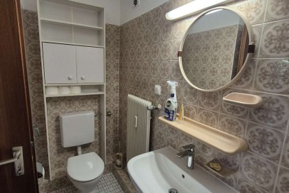 Bad mit Wanne und WC