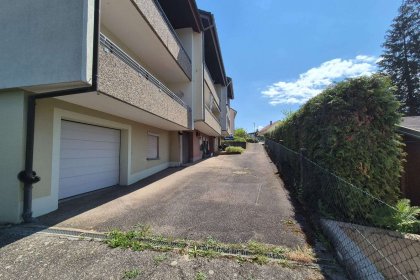 Hofansicht/Garage links