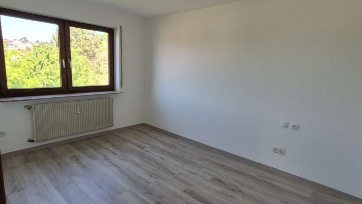 *Gepflegtes, teilvermietetes Reihenendhaus mit 3 Wohnungen zu verkaufen!*