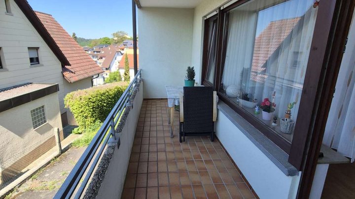 *Gepflegtes, teilvermietetes Reihenendhaus mit 3 Wohnungen zu verkaufen!*