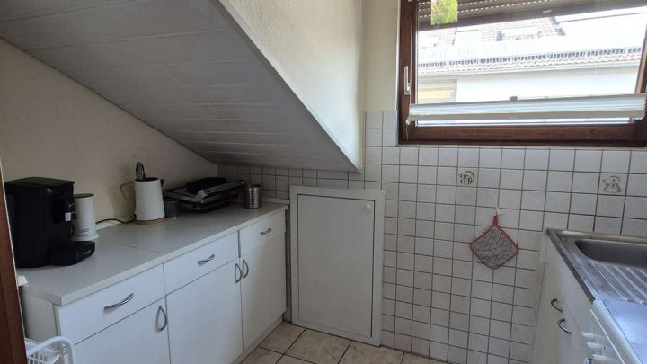 *Gepflegtes, teilvermietetes Reihenendhaus mit 3 Wohnungen zu verkaufen!*