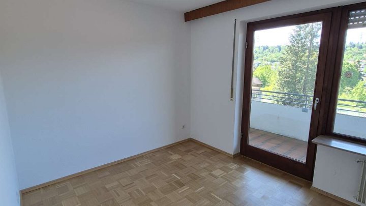 *Gepflegtes, teilvermietetes Reihenendhaus mit 3 Wohnungen zu verkaufen!*