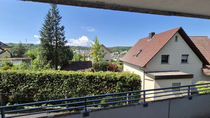 *Gepflegtes, teilvermietetes Reihenendhaus mit 3 Wohnungen zu verkaufen!*