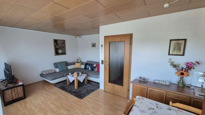 *Gepflegtes, teilvermietetes Reihenendhaus mit 3 Wohnungen zu verkaufen!*