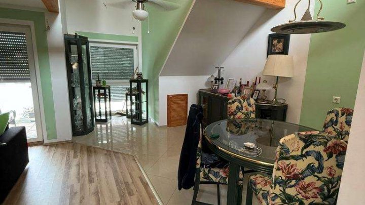 🏡 Modernes Zweifamilienhaus mit Doppelgarage in zentraler Lage von Pforzheim-Brötzingen