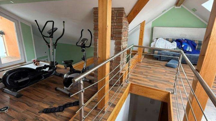🏡 Modernes Zweifamilienhaus mit Doppelgarage in zentraler Lage von Pforzheim-Brötzingen
