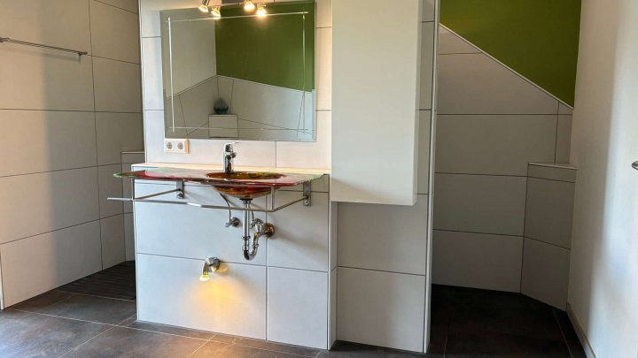 Träume werden in Pfullingen wahr: Wohnung mit Garten, Aufzug und 2 Bäder