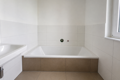 OG: Tageslichtbad Wanne
