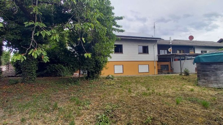 *Sanierungsbedürftiges Einfamilienwohnhaus mit großem Garten zu verkaufen*