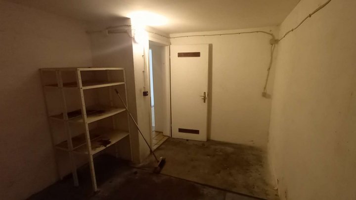 *Sanierungsbedürftiges Einfamilienwohnhaus mit großem Garten zu verkaufen*