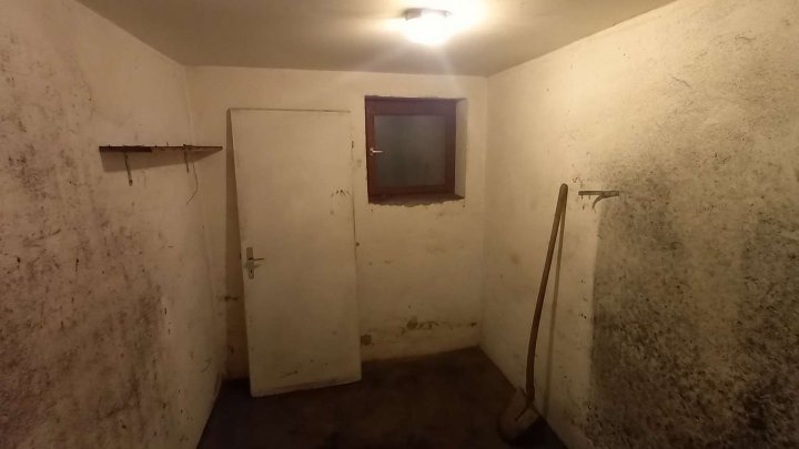 *Sanierungsbedürftiges Einfamilienwohnhaus mit großem Garten zu verkaufen*