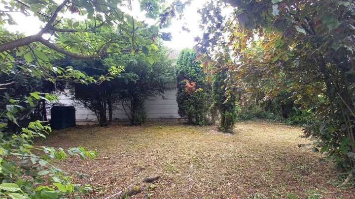 *Sanierungsbedürftiges Einfamilienwohnhaus mit großem Garten zu verkaufen*