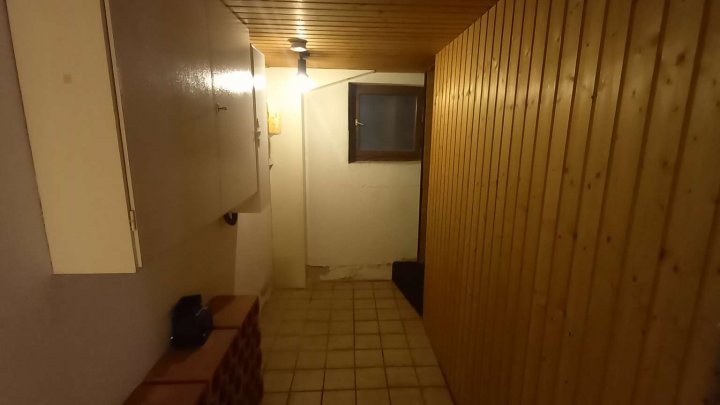 *Sanierungsbedürftiges Einfamilienwohnhaus mit großem Garten zu verkaufen*