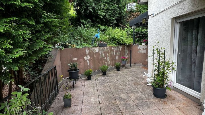 *Gepflegtes Haus mit 3 Wohnungen, Balkon, Terrasse &Garage zu verkaufen*
