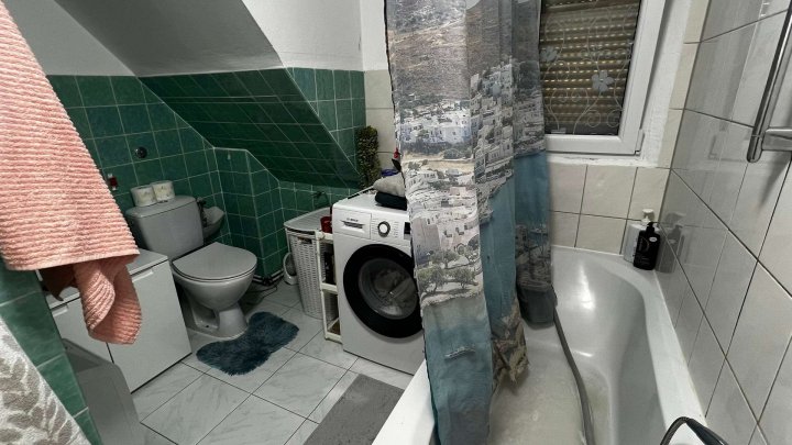 *Gepflegtes Haus mit 3 Wohnungen, Balkon, Terrasse &Garage zu verkaufen*
