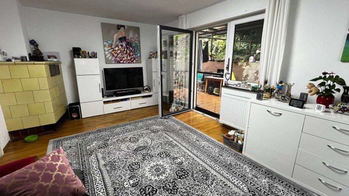 *Gepflegtes Haus mit 3 Wohnungen, Balkon, Terrasse &Garage zu verkaufen*