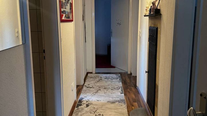 *Gepflegtes Haus mit 3 Wohnungen, Balkon, Terrasse &Garage zu verkaufen*