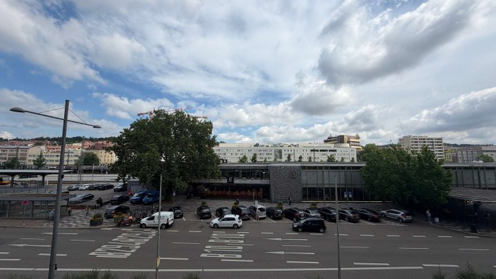 Hochwertig möblierte 2-Zimmer-Wohnung: pauschale Warmmiete 900€ + Einbauküche in zentraler Citylage