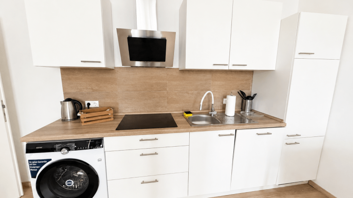 Hochwertig möblierte 2-Zimmer-Wohnung: pauschale Warmmiete 900€ + Einbauküche in zentraler Citylage