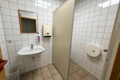 1. Einzel-WC in Produktionshalle (GR 11)