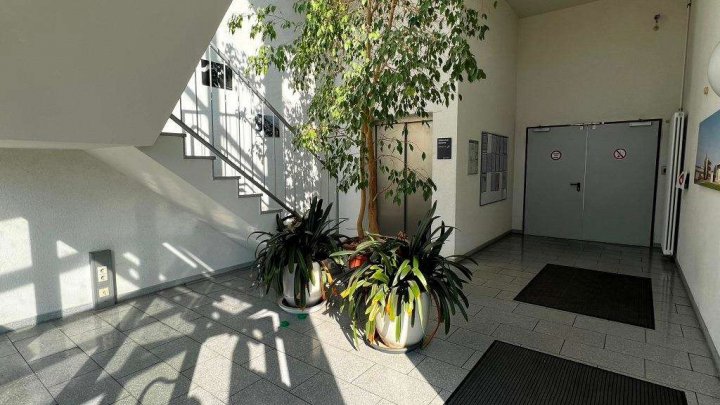 Attraktive Gewerbeimmobilie mit Büro-, Produktions- und Hallenflächen in Königsbach-Stein