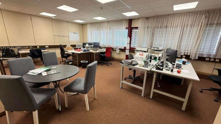 Attraktive Gewerbeimmobilie mit Büro-, Produktions- und Hallenflächen in Königsbach-Stein
