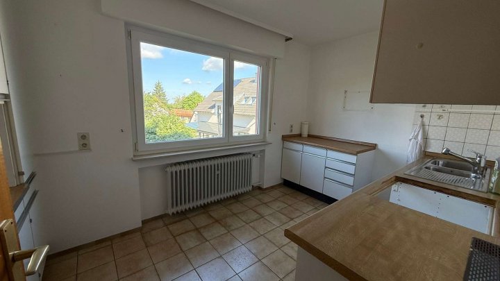 ***Großzügiges EFH mit Garten, Terrasse und 2 Garagen in ruhiger Sackgassenlage***