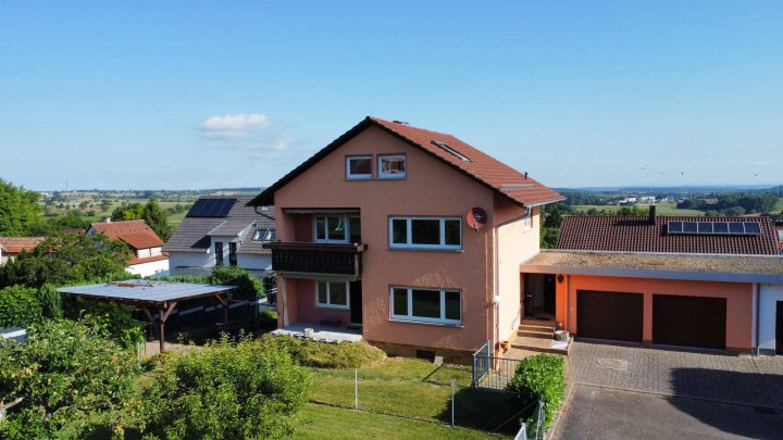 ***Großzügiges EFH mit Garten, Terrasse und 2 Garagen in ruhiger Sackgassenlage***