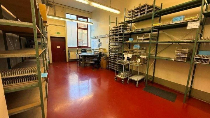Attraktive Gewerbeimmobilie mit Büro-, Produktions- und Hallenflächen in Königsbach-Stein