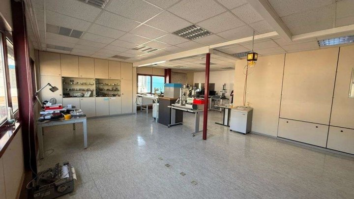 Attraktive Gewerbeimmobilie mit Büro-, Produktions- und Hallenflächen in Königsbach-Stein