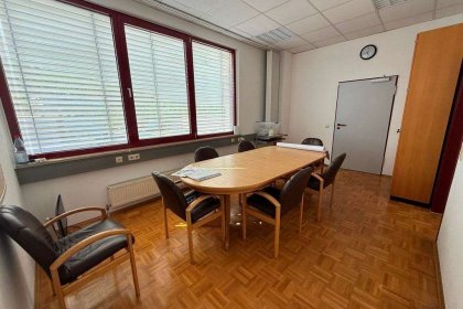 Besprechungszimmer 2. OG Büro- & Produktionsgebäude  (GR 29)