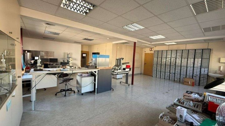 Attraktive Gewerbeimmobilie mit Büro-, Produktions- und Hallenflächen in Königsbach-Stein