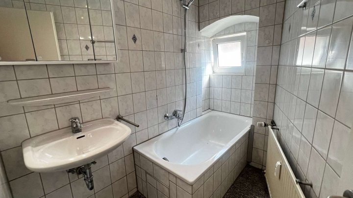 Gemütliche 2-Zimmer-Wohnung mit Garage in Ispringen zu vermieten!
