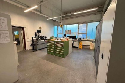 Fertigung in Produktionshalle  (GR 16)