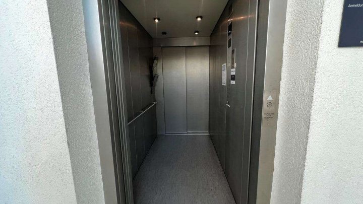 Attraktive Gewerbeimmobilie mit Büro-, Produktions- und Hallenflächen in Königsbach-Stein