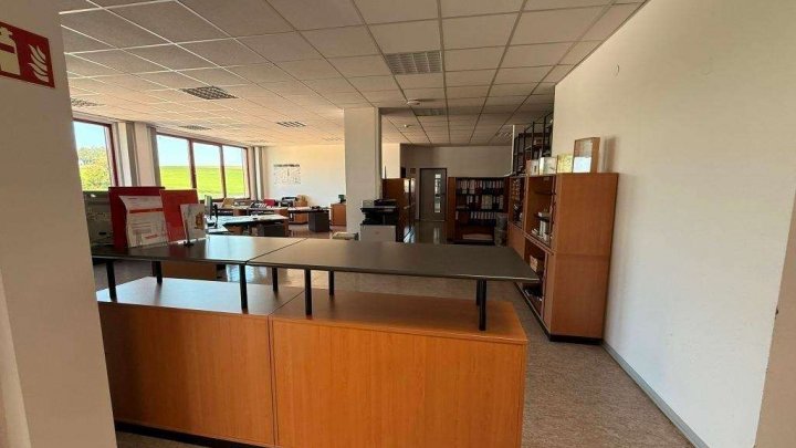 Attraktive Gewerbeimmobilie mit Büro-, Produktions- und Hallenflächen in Königsbach-Stein