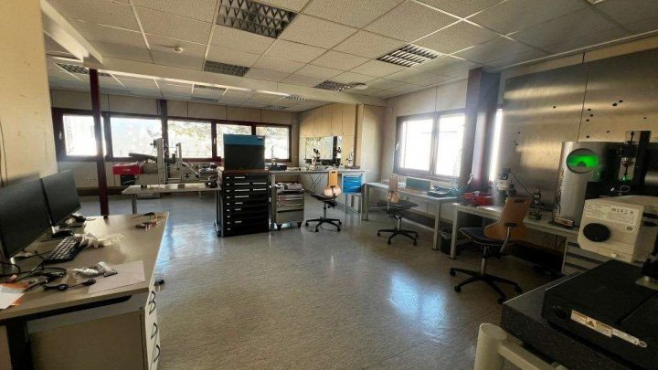 Attraktive Gewerbeimmobilie mit Büro-, Produktions- und Hallenflächen in Königsbach-Stein