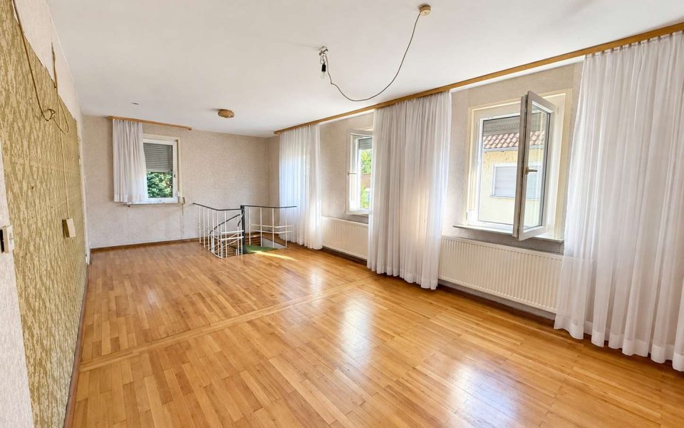 Wohnzimmer Vorderhaus 1. OG 