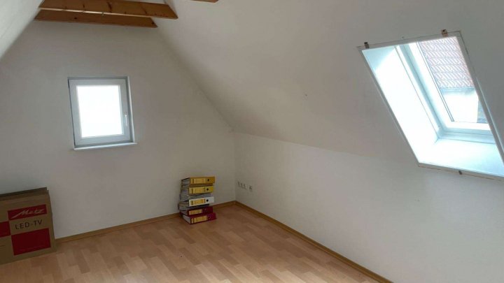 Der Traum vom Eigenheim mit Scheune, Garage und Balkon
