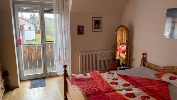 Der Traum vom Eigenheim mit Scheune, Garage und Balkon