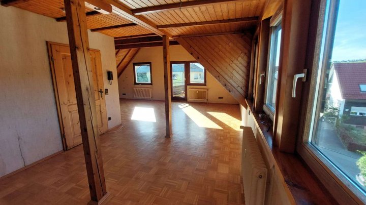 3,5 Zim. DG-Wohnung mit besonderem Charme zu verkaufen!