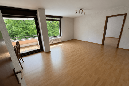 Wohnzimmer mit neuem Boden