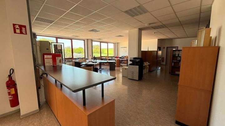 Attraktive Gewerbeimmobilie mit Büro-, Produktions- und Hallenflächen in Königsbach-Stein