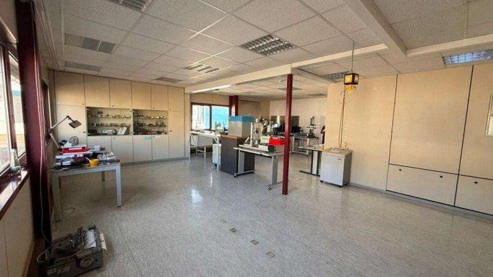 Attraktive Gewerbeimmobilie mit Büro-, Produktions- und Hallenflächen in Königsbach-Stein